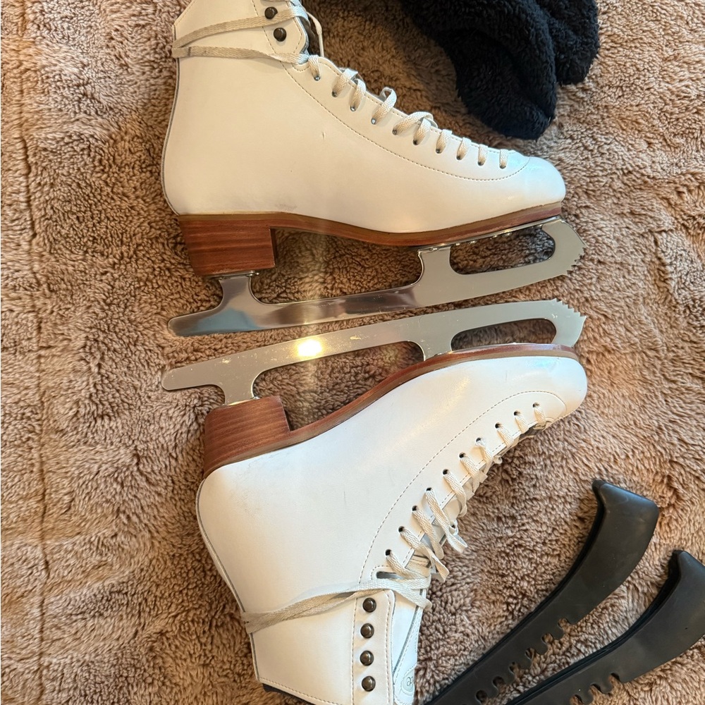 Riedell Model 223 Stride Ladies Figure Skates